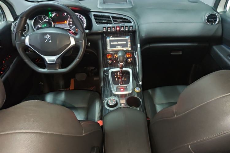 Used Peugeot 3008 2015 1.6THP Automatic Prestige Edition Center Console