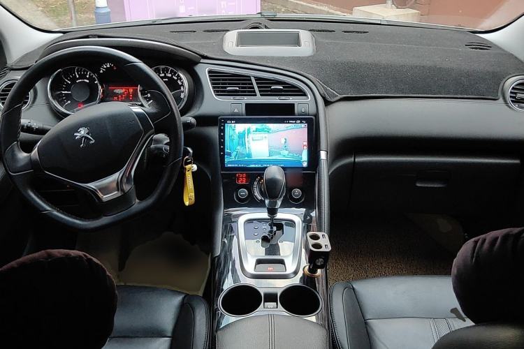 Used Peugeot 3008 2015 2.0L Automatic Trend Edition Center Console