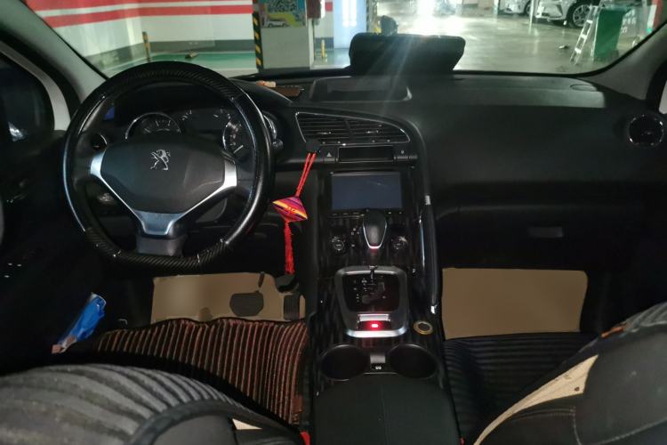 Used Peugeot 3008 2015 2.0L Automatic Trend Edition Center Console