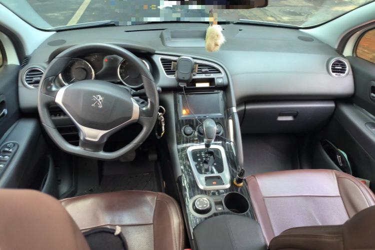 Used Peugeot 3008 2015 1.6THP Automatic Classic Edition Center Console
