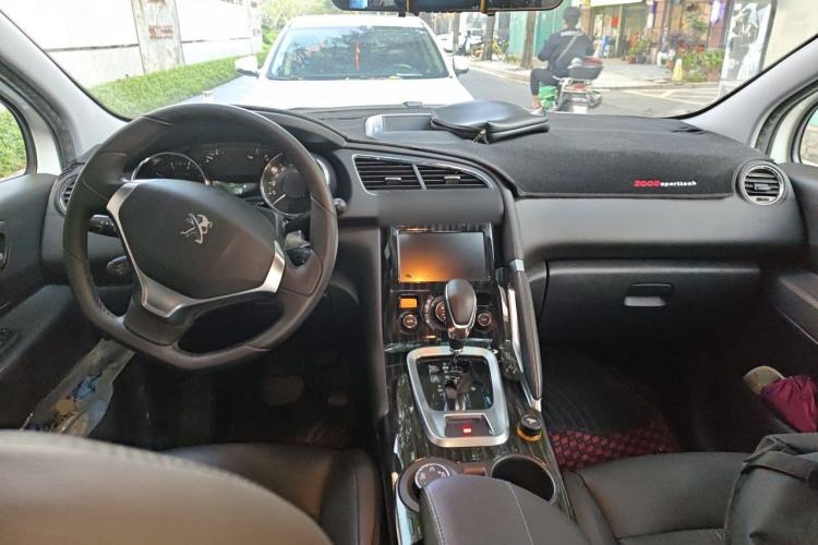 Used Peugeot 3008 2015 1.6THP Automatic Prestige Edition Center Console