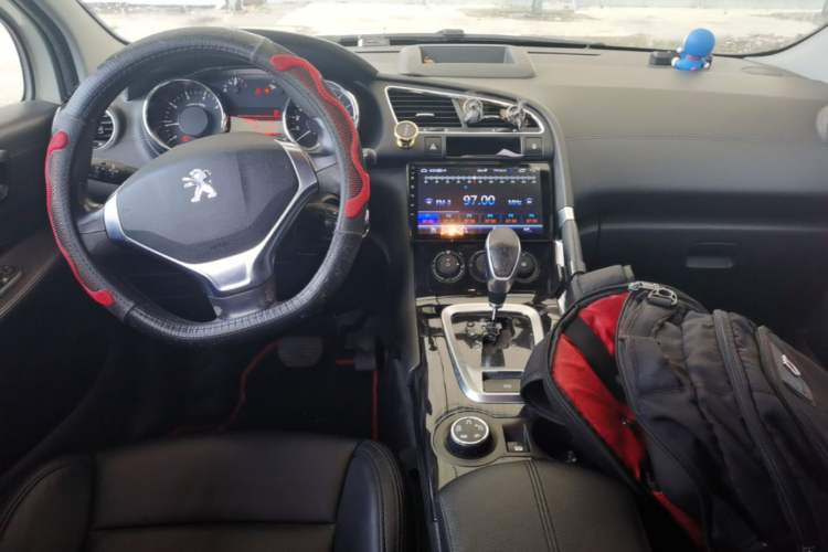Used Peugeot 3008 2015 1.6THP Automatic Classic Edition Center Console