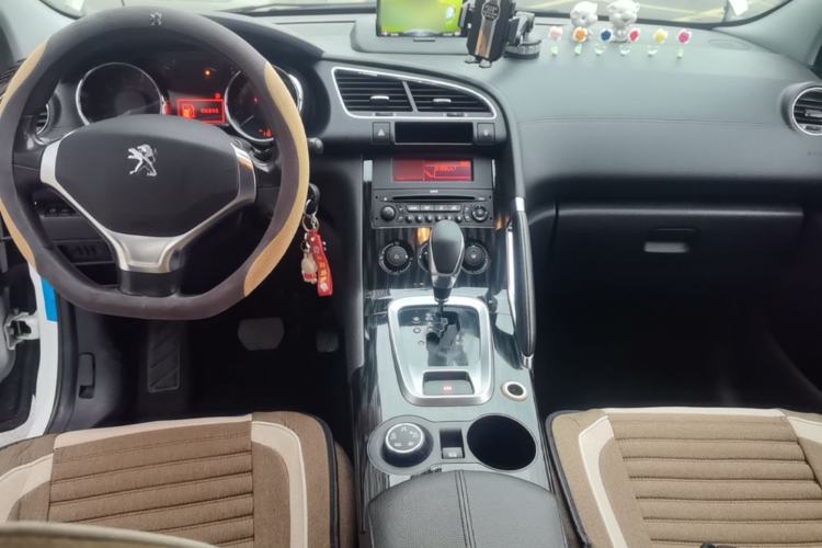 Used Peugeot 3008 2015 1.6THP Automatic Classic Edition Center Console