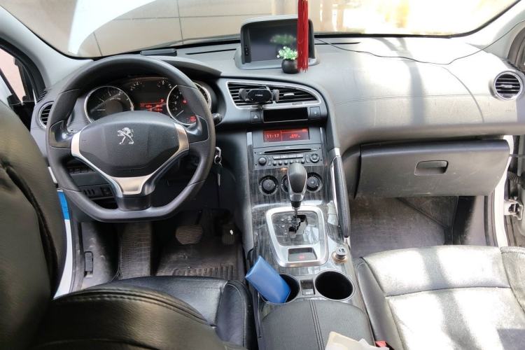 Used Peugeot 3008 2015 2.0L Automatic Classic Edition Center Console