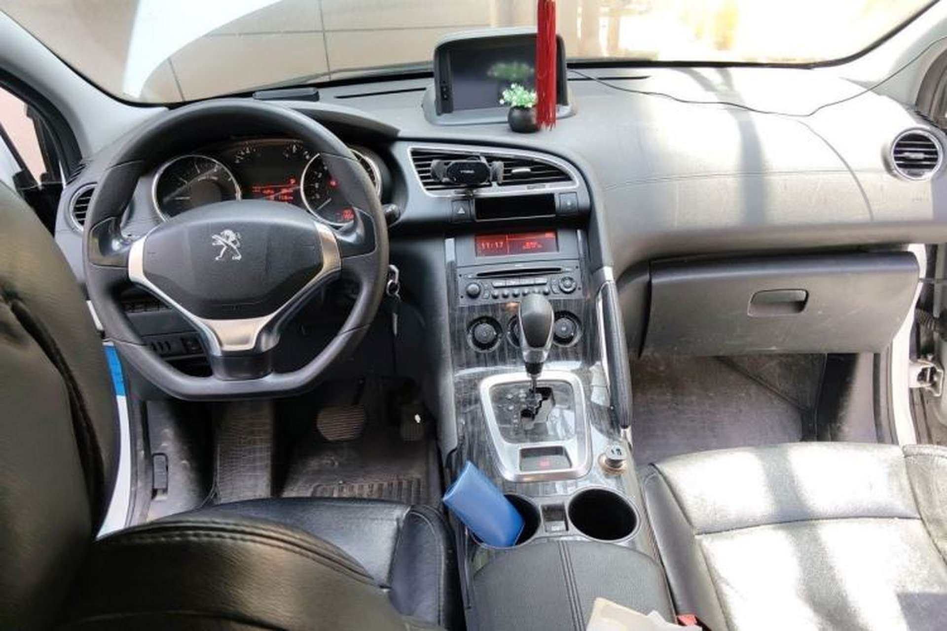Used Peugeot 3008 2015 2.0L Automatic Classic Edition Center Console