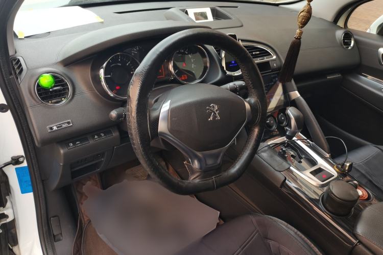 Used Peugeot 3008 2015 2.0L Automatic Classic Edition Center Console