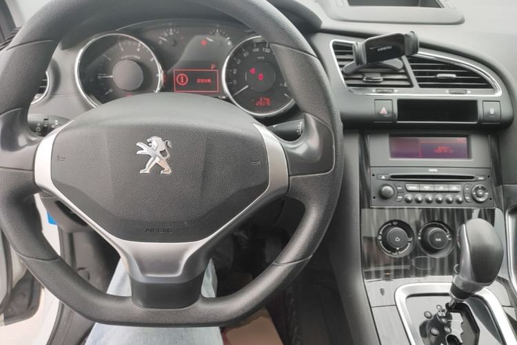 Used Peugeot 3008 2015 2.0L Automatic Classic Edition Center Console