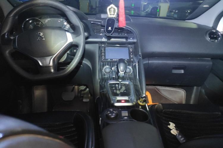 Used Peugeot 3008 2015 1.6THP Automatic Classic Edition Center Console