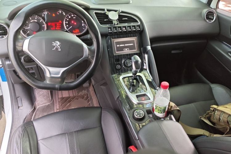 Used Peugeot 3008 2015 1.6THP Automatic Prestige Edition Center Console
