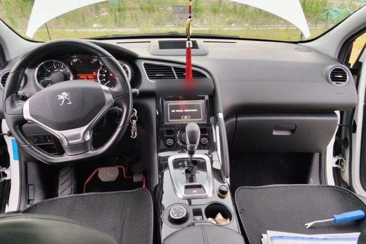 Used Peugeot 3008 2015 1.6THP Automatic Prestige Edition Center Console