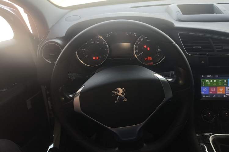 Used Peugeot 3008 2015 2.0L Manual Classic Edition Center Console