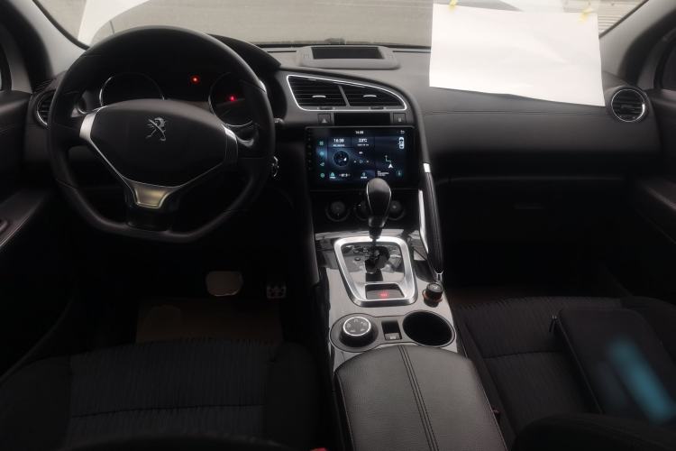Used Peugeot 3008 2015 1.6THP Automatic Classic Edition Center Console