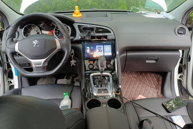 Used Peugeot 3008 2015 2.0L Automatic Trend Edition Center Console
