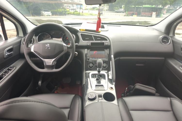 Used Peugeot 3008 2015 1.6THP Automatic Classic Edition Center Console