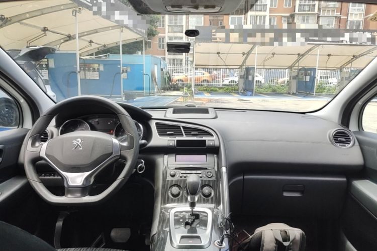 Used Peugeot 3008 2015 1.6THP Automatic Classic Edition Center Console