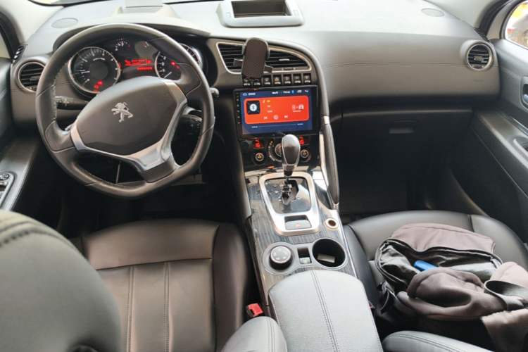 Used Peugeot 3008 2015 1.6THP Automatic Prestige Edition Center Console
