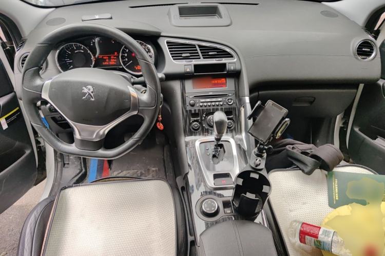 Used Peugeot 3008 2015 1.6THP Automatic Trend Edition Center Console