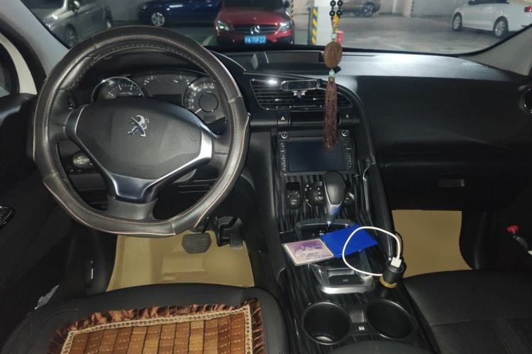 Used Peugeot 3008 2015 2.0L Automatic Trend Edition Center Console