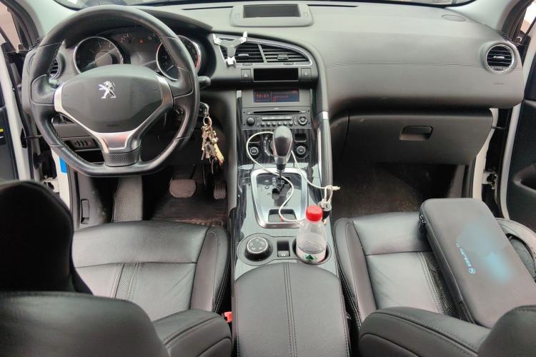 Used Peugeot 3008 2015 1.6THP Automatic Trend Edition Center Console