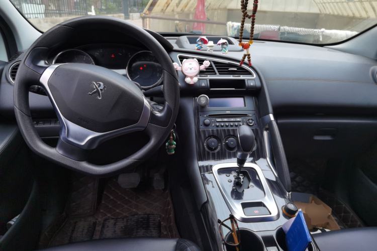 Used Peugeot 3008 2015 2.0L Automatic Classic Edition Center Console