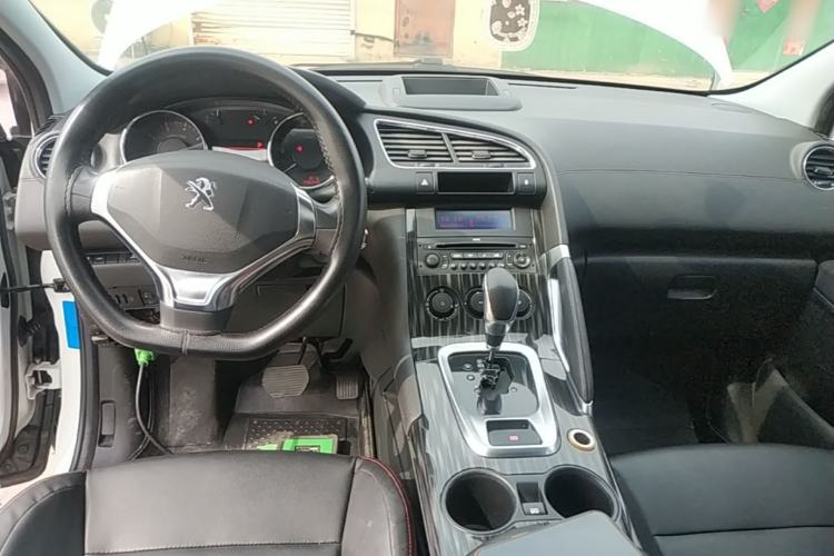 Used Peugeot 3008 2015 2.0L Automatic Classic Edition Center Console