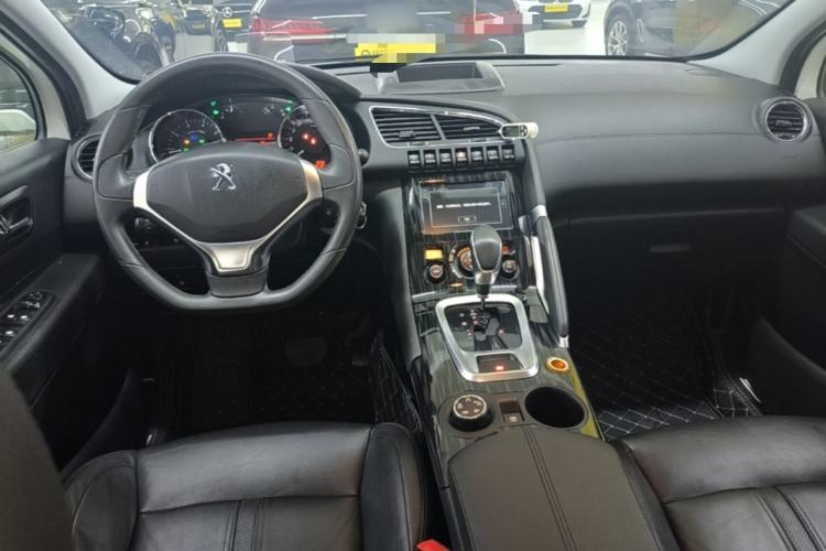 Used Peugeot 3008 2015 1.6THP Automatic Prestige Edition Center Console