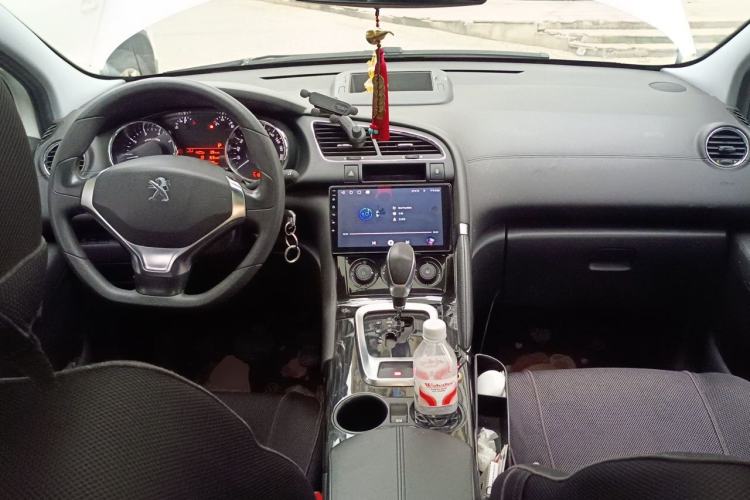 Used Peugeot 3008 2015 2.0L Automatic Classic Edition Center Console