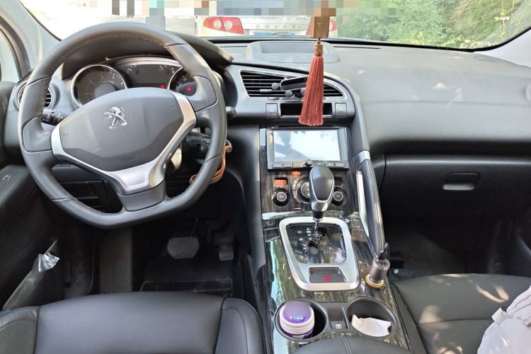 Used Peugeot 3008 2015 2.0L Automatic Trend Edition Center Console