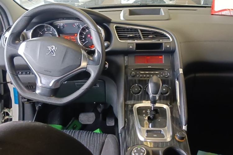 Used Peugeot 3008 2015 1.6THP Automatic Classic Edition Center Console