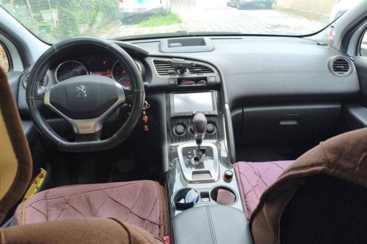 Used Peugeot 3008 2015 2.0L Automatic Classic Edition Center Console