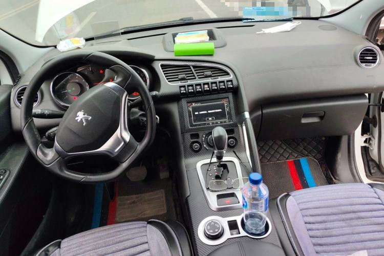 Used Peugeot 3008 2015 1.6THP Automatic Prestige Edition Center Console
