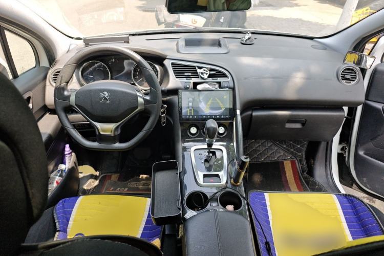 Used Peugeot 3008 2015 2.0L Automatic Classic Edition Center Console