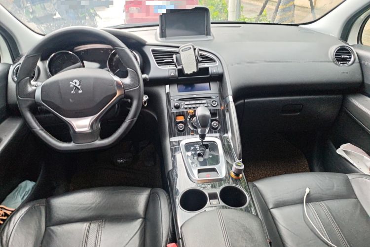 Used Peugeot 3008 2015 2.0L Automatic Trend Edition Center Console
