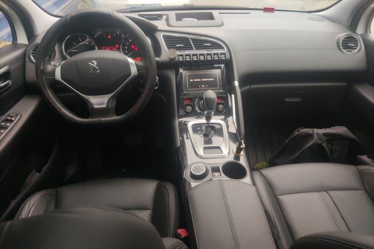 Used Peugeot 3008 2015 1.6THP Automatic Prestige Edition Center Console