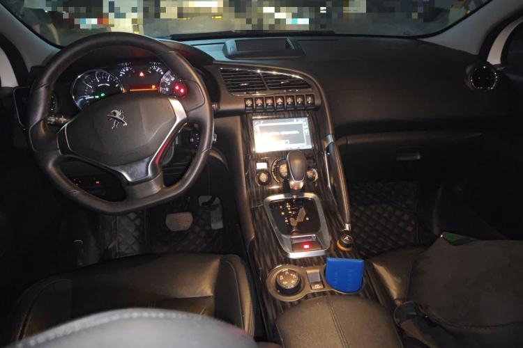 Used Peugeot 3008 2015 1.6THP Automatic Prestige Edition Center Console
