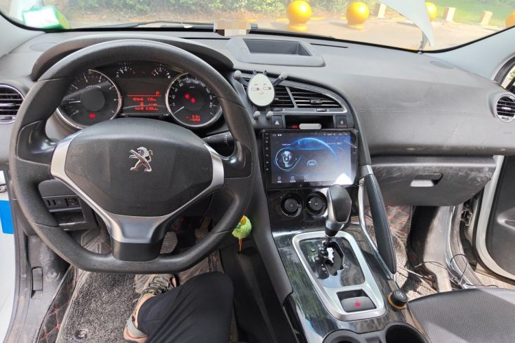 Used Peugeot 3008 2015 1.6THP Automatic Classic Edition Center Console