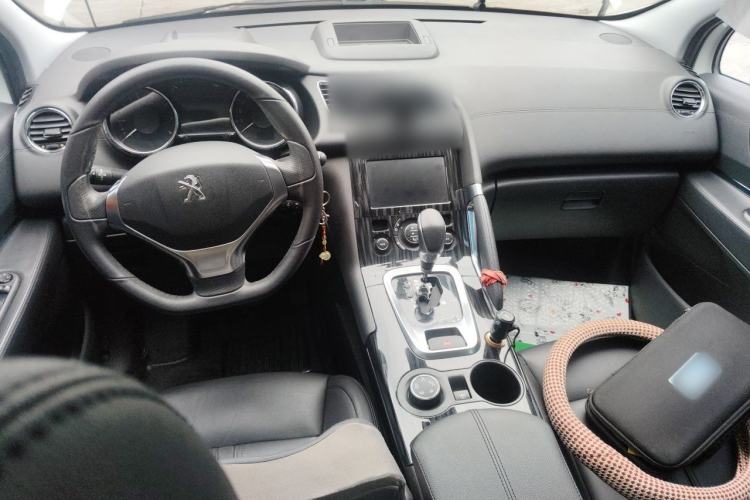 Used Peugeot 3008 2015 1.6THP Automatic Prestige Edition Center Console