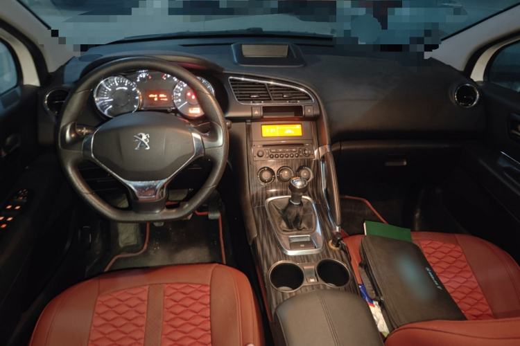 Used Peugeot 3008 2015 2.0L Manual Classic Edition Center Console