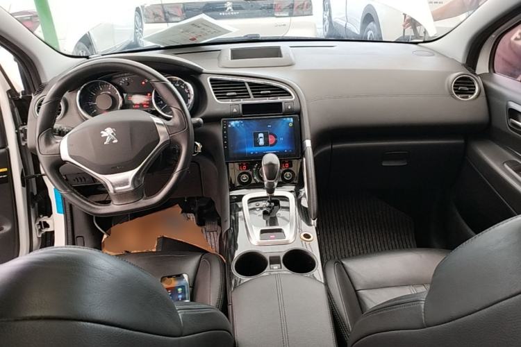Used Peugeot 3008 2015 2.0L Automatic Trend Edition Center Console