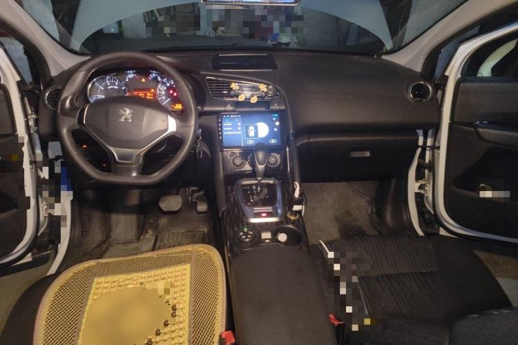 Used Peugeot 3008 2015 1.6THP Automatic Classic Edition Center Console