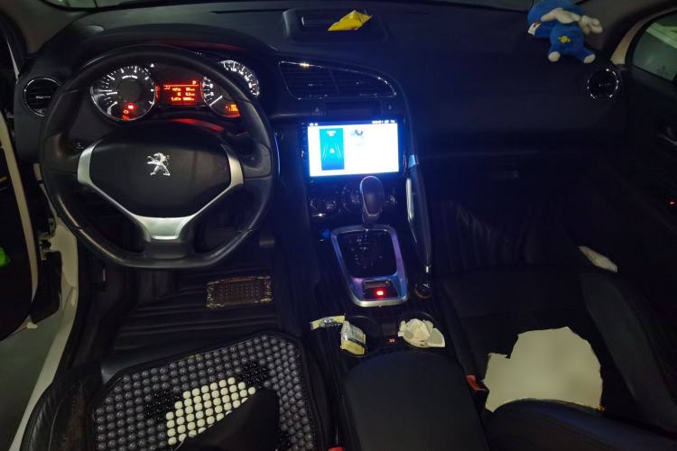 Used Peugeot 3008 2015 2.0L Automatic Trend Edition Center Console