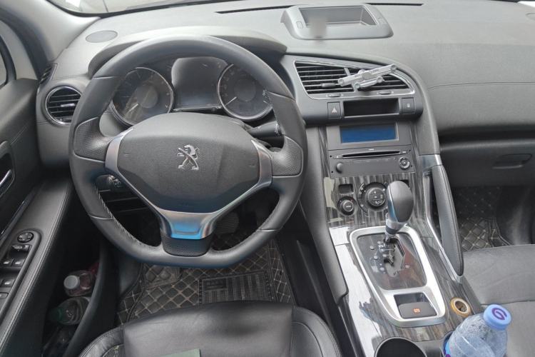 Used Peugeot 3008 2015 2.0L Automatic Trend Edition Center Console
