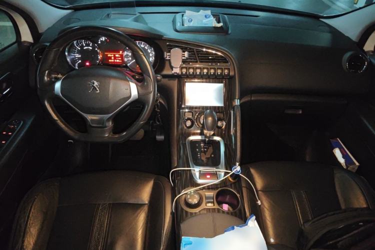 Used Peugeot 3008 2015 1.6THP Automatic Prestige Edition Center Console