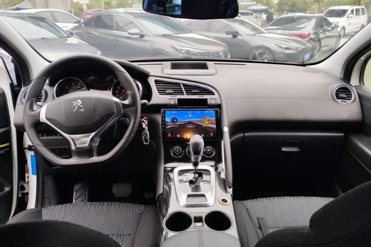 Used Peugeot 3008 2015 2.0L Automatic Classic Edition Center Console