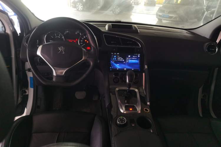 Used Peugeot 3008 2015 1.6THP Automatic Trend Edition Center Console
