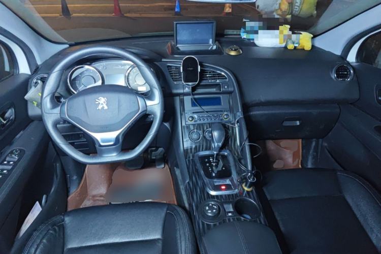 Used Peugeot 3008 2015 1.6THP Automatic Classic Edition Center Console