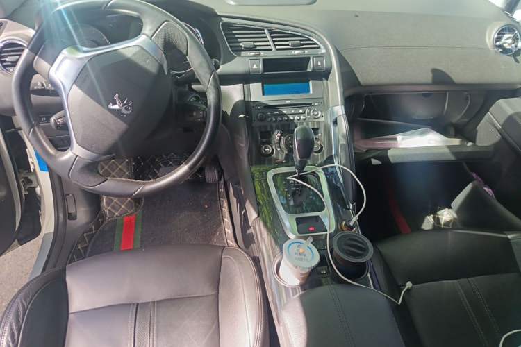 Used Peugeot 3008 2015 2.0L Automatic Trend Edition Center Console