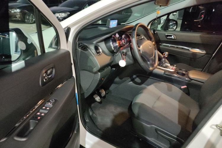 Used Peugeot 3008 2015 2.0L Manual Classic Edition Driver Seat