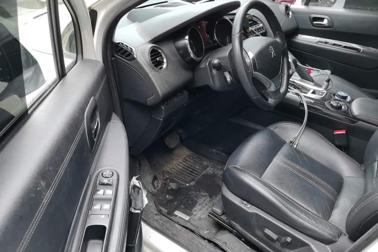 Used Peugeot 3008 2015 1.6THP Automatic Prestige Edition Driver Seat