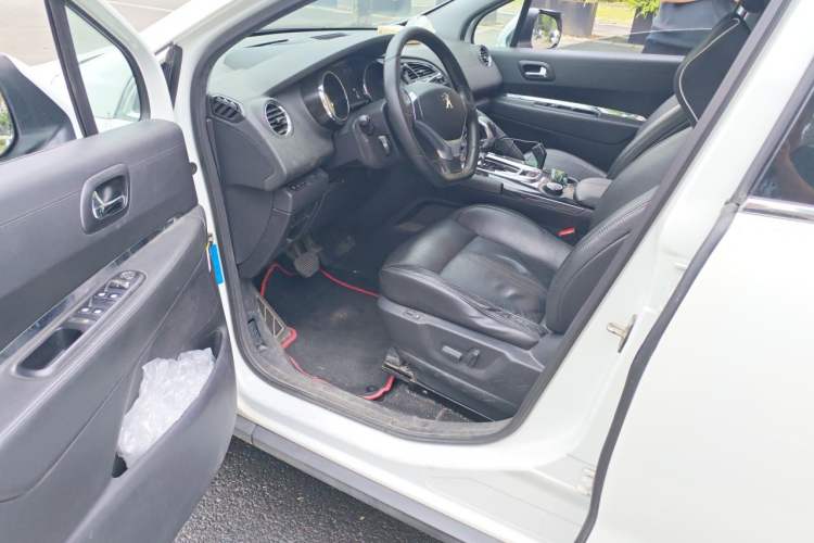 Used Peugeot 3008 2015 1.6THP Automatic Prestige Edition Driver Seat